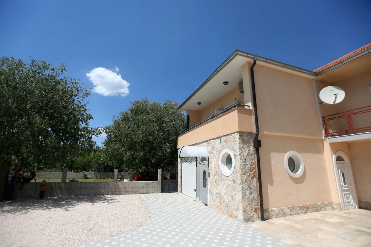 Apartman Delux Brkić Apartment Lozovac Bagian luar foto