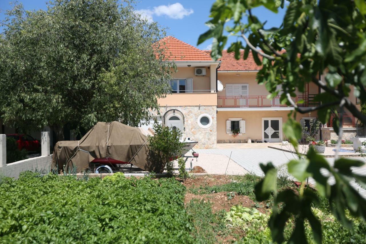 Apartman Delux Brkić Apartment Lozovac Bagian luar foto