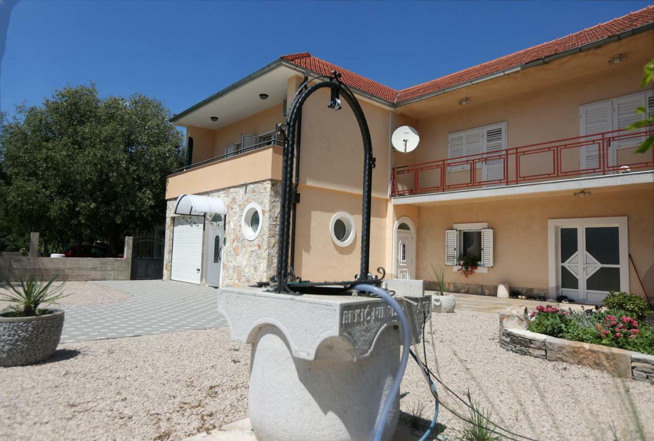 Apartman Delux Brkić Apartment Lozovac Bagian luar foto